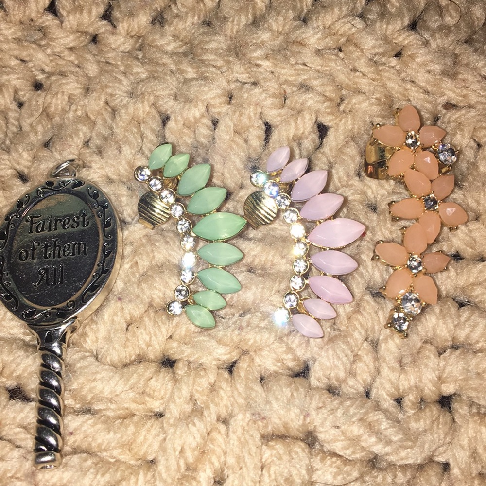 Earring bundle and charm😭